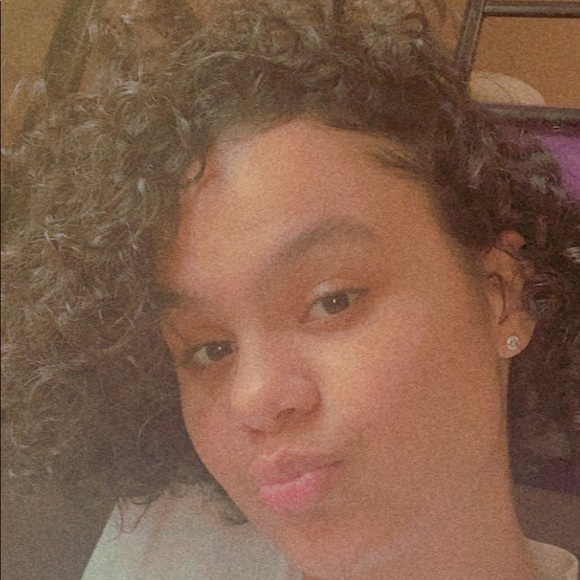 Meet your Posher, Olivia - Picture 1 of 1